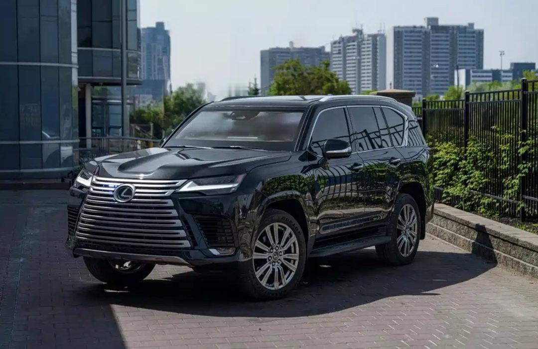 车市热门 日前，雷克萨斯LX700h防弹版官图发布，该车由迈阿密装甲公司联合加拿
