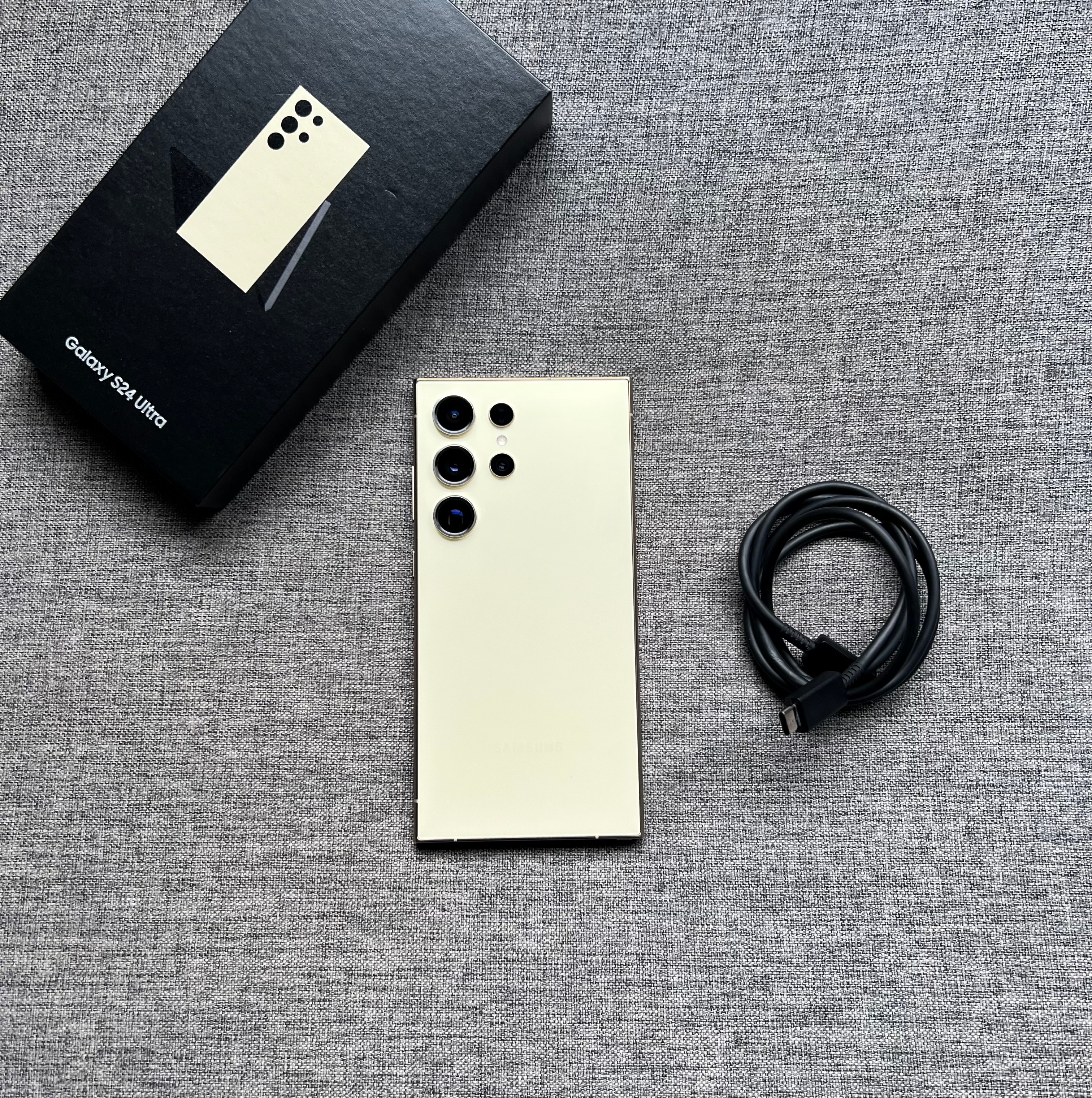 三星S24 Ultra 12+256G 钛羽黄，屏幕完美，中框细小磕碰，带盒子数