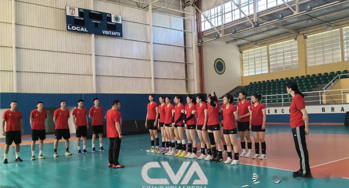 #世界女排2024VNL# 
中国女排适应性训练
中国女排在巴西的训练照片，这是
