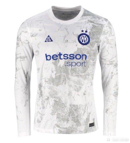 守门员的第四球衣是这样的👇国际米兰乌迪内斯vs国际米兰热点现场 