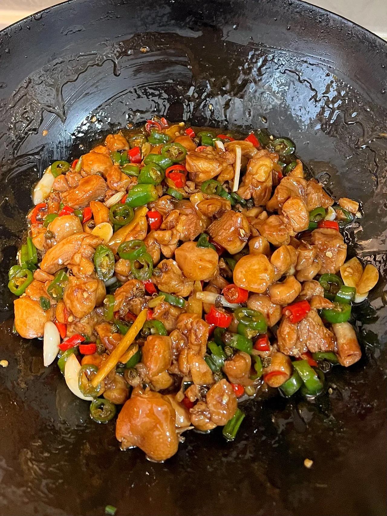 巨巨好吃！求你们去做啊！|||农家小炒鸡！贼香贼辣！焦香浓郁！肉质鲜嫩！真的好吃