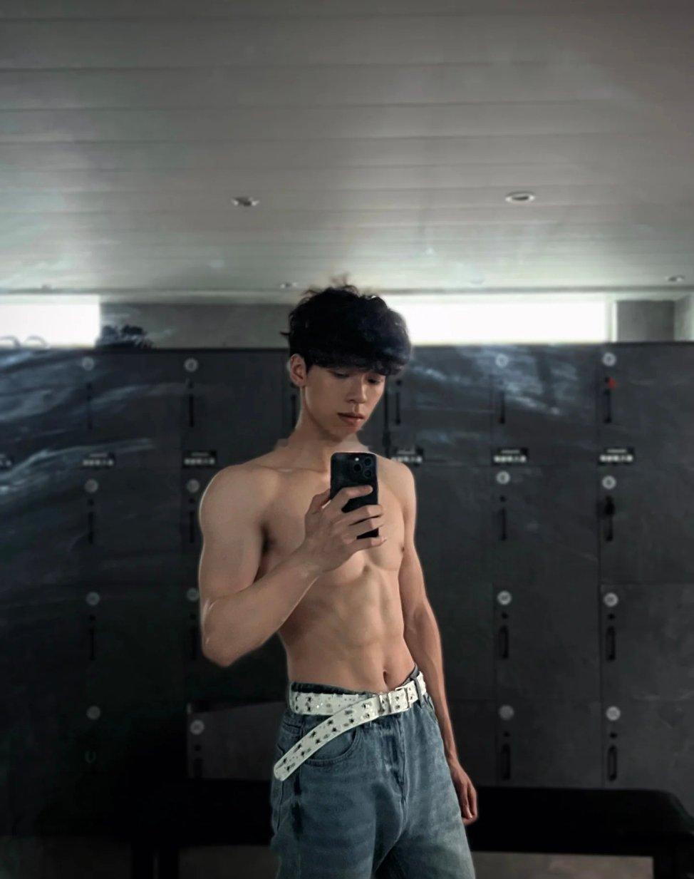 身材还是不错的但腰带有点出戏 ​​​
