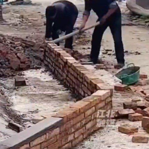 公公门口私自垒花坛，儿媳当场要拆，网友看完全夸：这媳妇太明事理！
 
作为天天跟