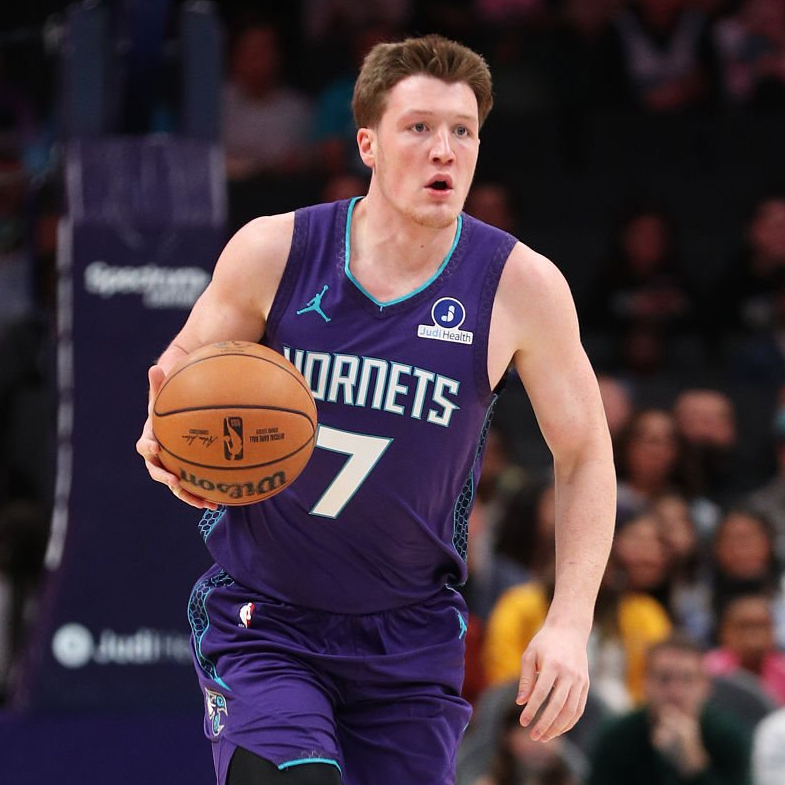 黄蜂选的康尼普尔还不错，今天大胜爵士的比赛24+6+5 赛季三分命中率42.9%