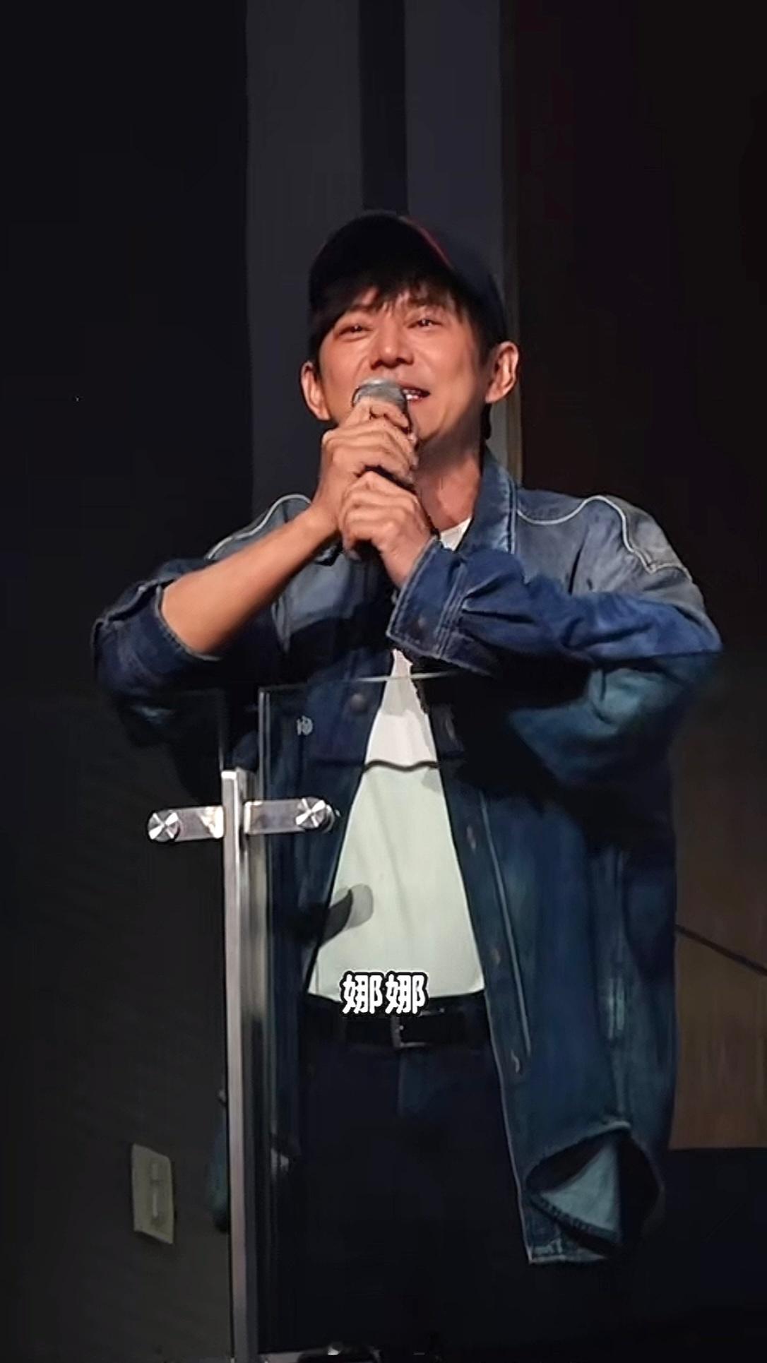 有一种友情叫何炅谢娜何炅你超爱谢娜谢娜演唱会现场的明星