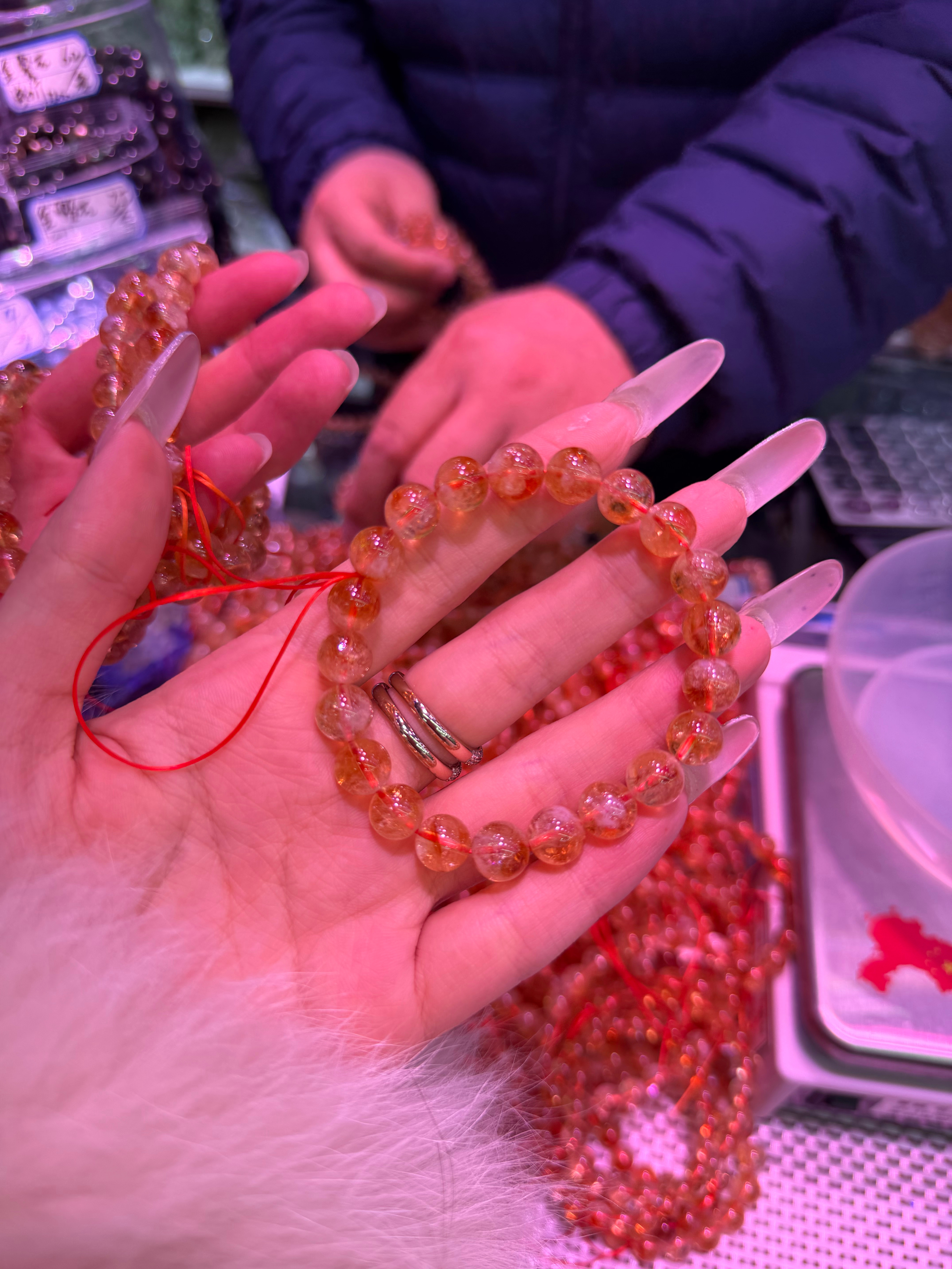 这两天忘记发微博啦～因为一直在忙工作最近去了好几次东海又拓宽了好多货源最近给大家