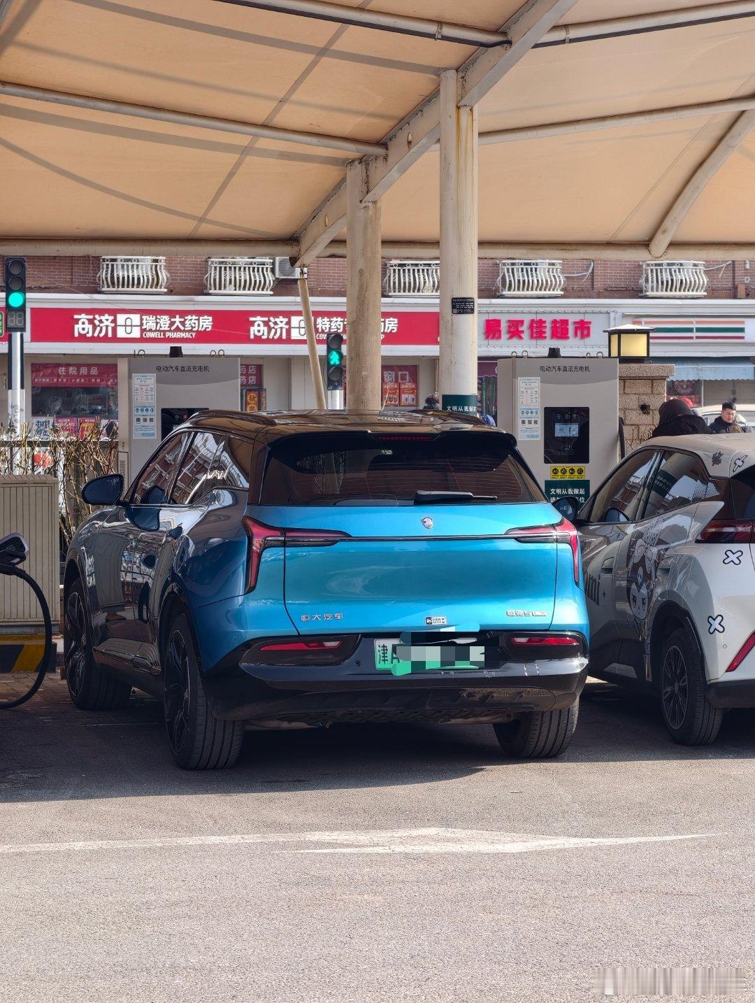 曾经有一个梗开恒大汽车买恒大期房后来我确实采访过恒驰车主总得来说对恒大的车还挺满