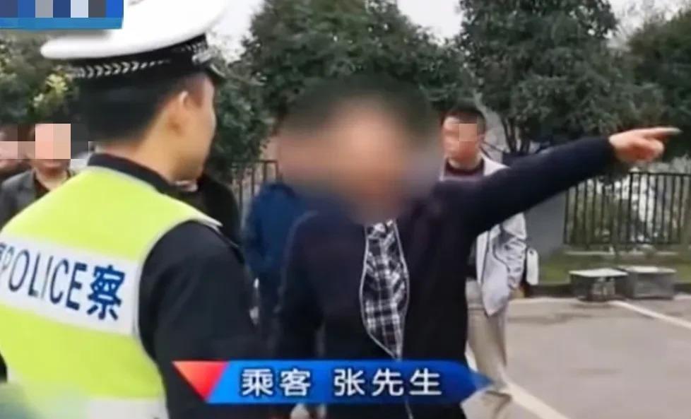 张启山一大早赶车去宁波，没想到买的是直达票却一路转来转去，最后还被司机拒之车外，