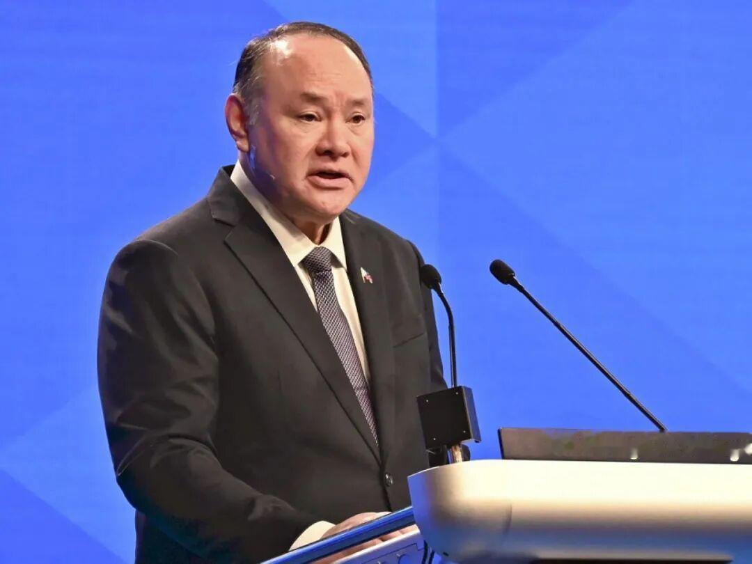 菲律宾这回气得不轻，中国却没有顺着回应，反而直接把这场舆论炒作晾在了一边。当地时