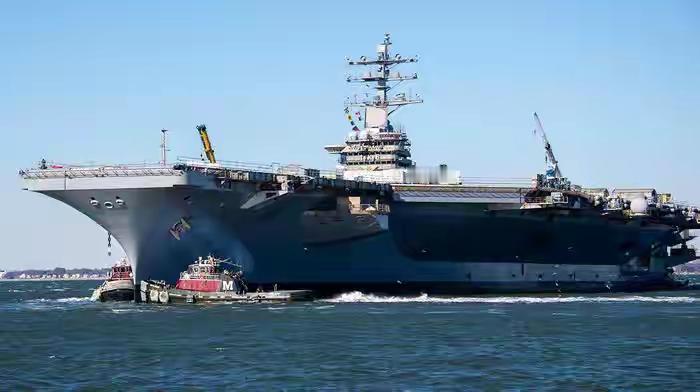 又一艘美军航母着火了！
    美军航空母舰频频出事，继“福特”号航母洗衣房失火