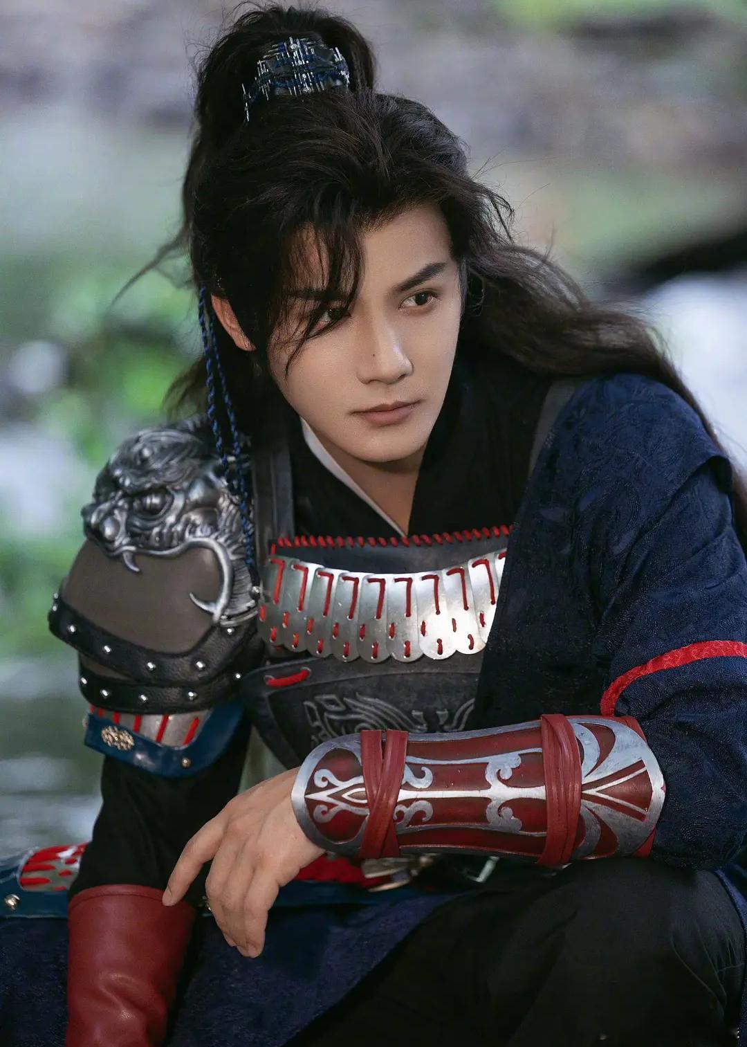 能够得到官方认证的cos，可想而知郑业成的还原度有多高 ​​​