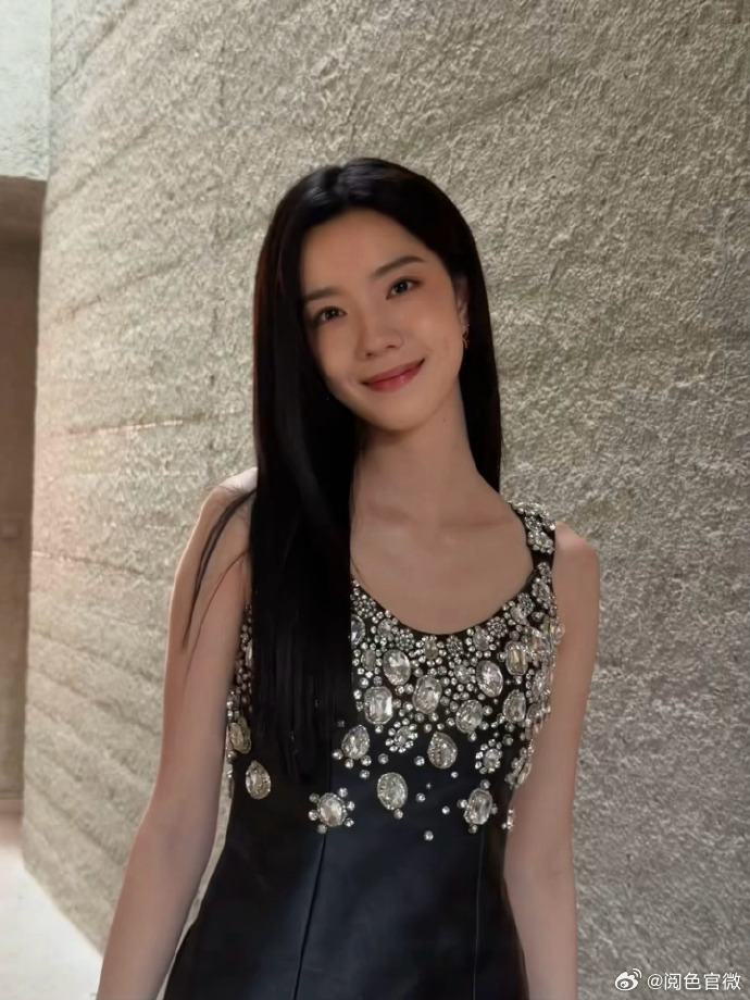 庄达菲亮相百花奖庄达菲亮相百花奖，今天的造型好美，好大气庄达菲百花奖造型
