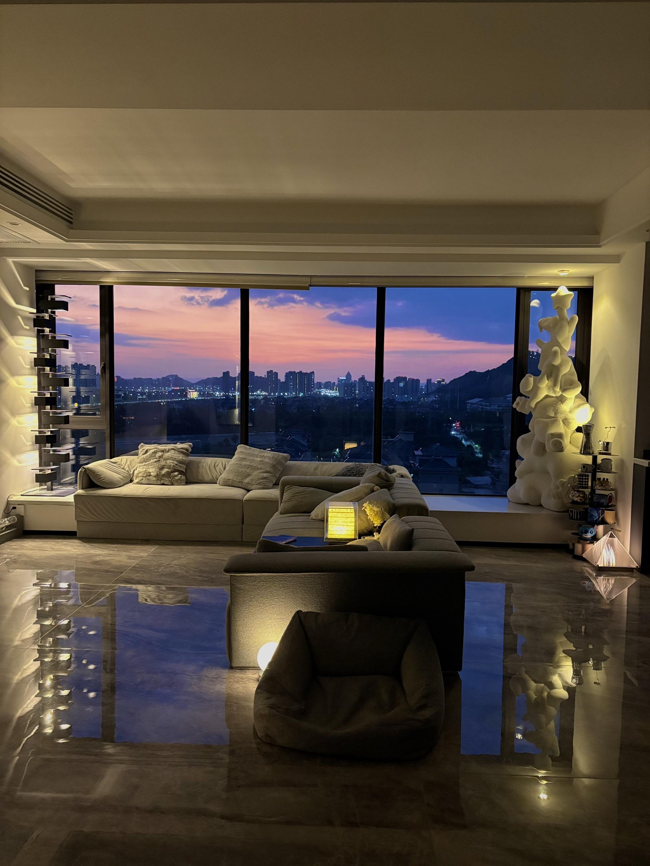 宅了一天无滤镜的休息日。无滤镜的休息日 好美的蓝粉色晚霞 大概就是生活...