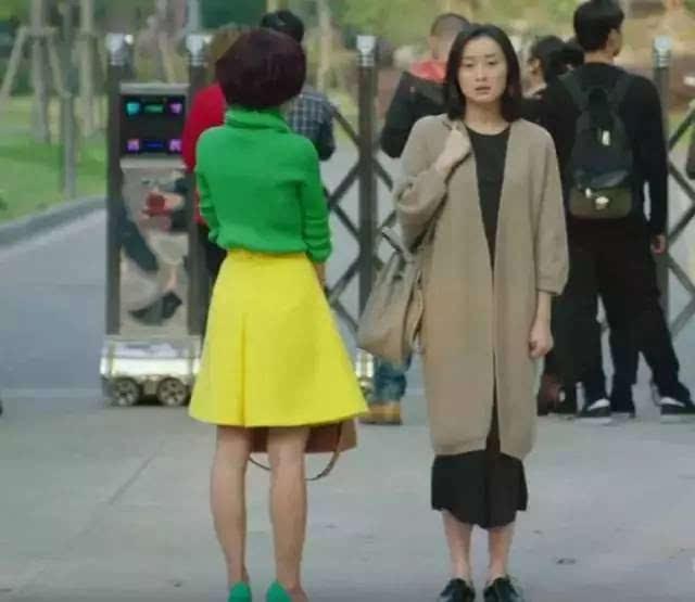 贺涵什么眼光，罗子君好在哪里？
说真的，她和陈俊生在一起那会，衣品超级差，穿红抹