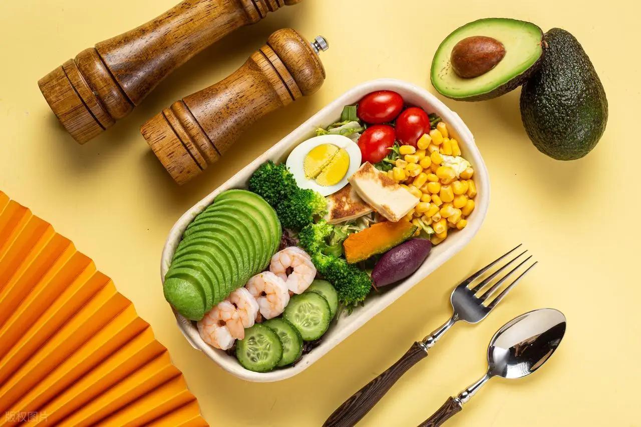 肾结石发作时的疼痛让患者备受困扰，日常饮食管理对病情呵护至关重要。结合《中国泌尿