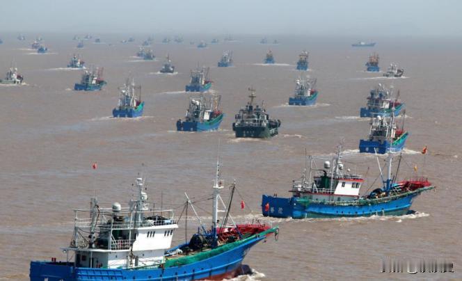 美国纽约时报报道，亚太危机爆发，我国将会动员数千艘渔船，完全堵塞航线。瘫痪美军军