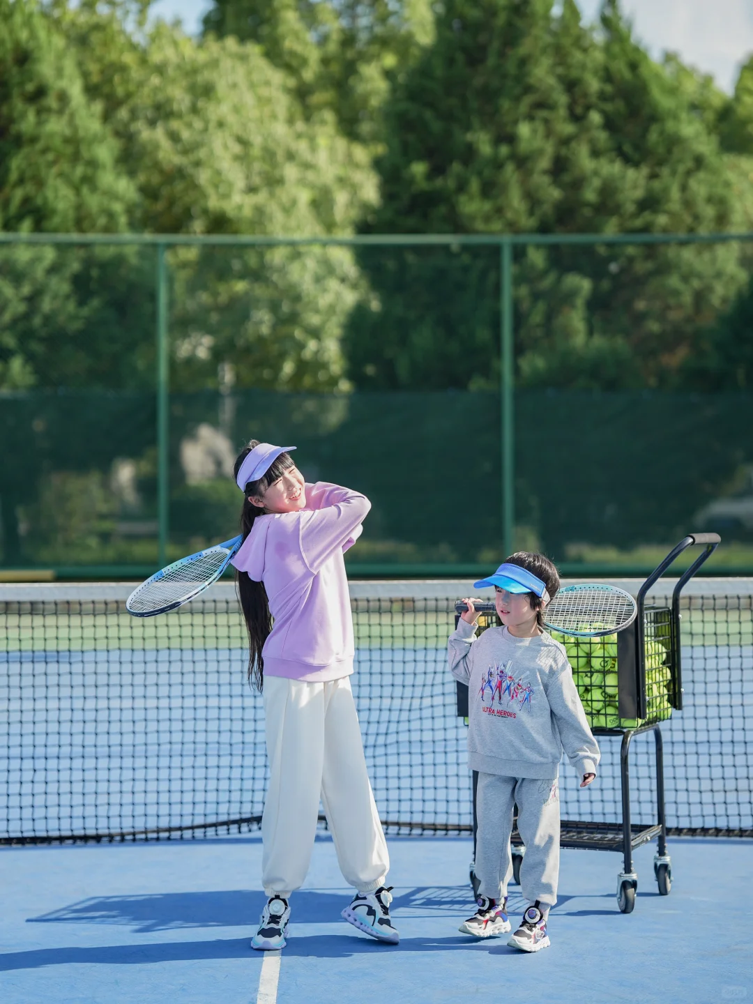 充满活力的夏日🎾网球照，能量满满！