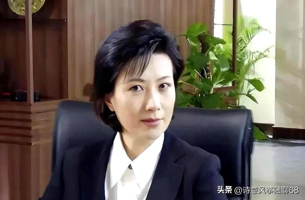 她60多岁了还这么美，我很喜欢他，低调务实，生活简约，事业有成，零绯闻，德艺双馨