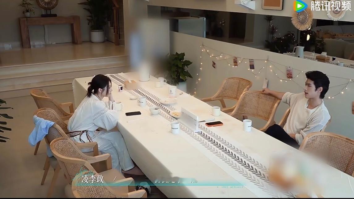 陈剑莹杨幂同款恋爱观爱时尽兴，不问结局。陈剑莹与杨幂爱情观高度契合，松弛感拉满。