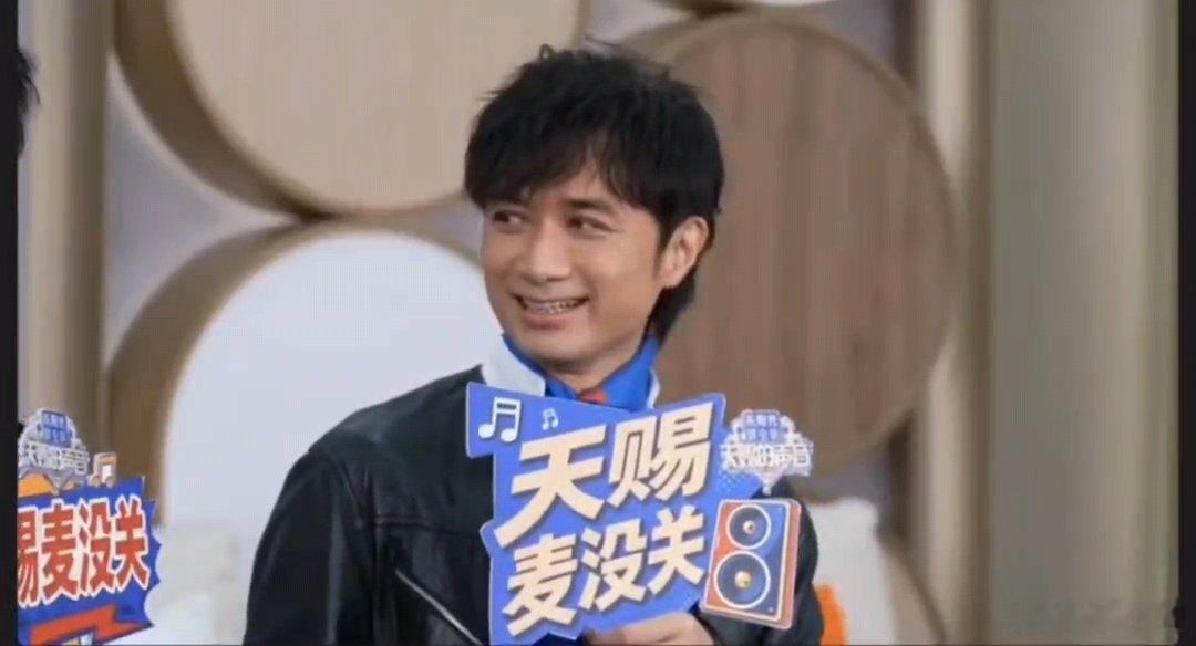 黄子弘凡的嘴追着古巨基坑黄子弘凡让古巨基汗流浃背了哈哈哈哈哈一个坑结束又是一个坑