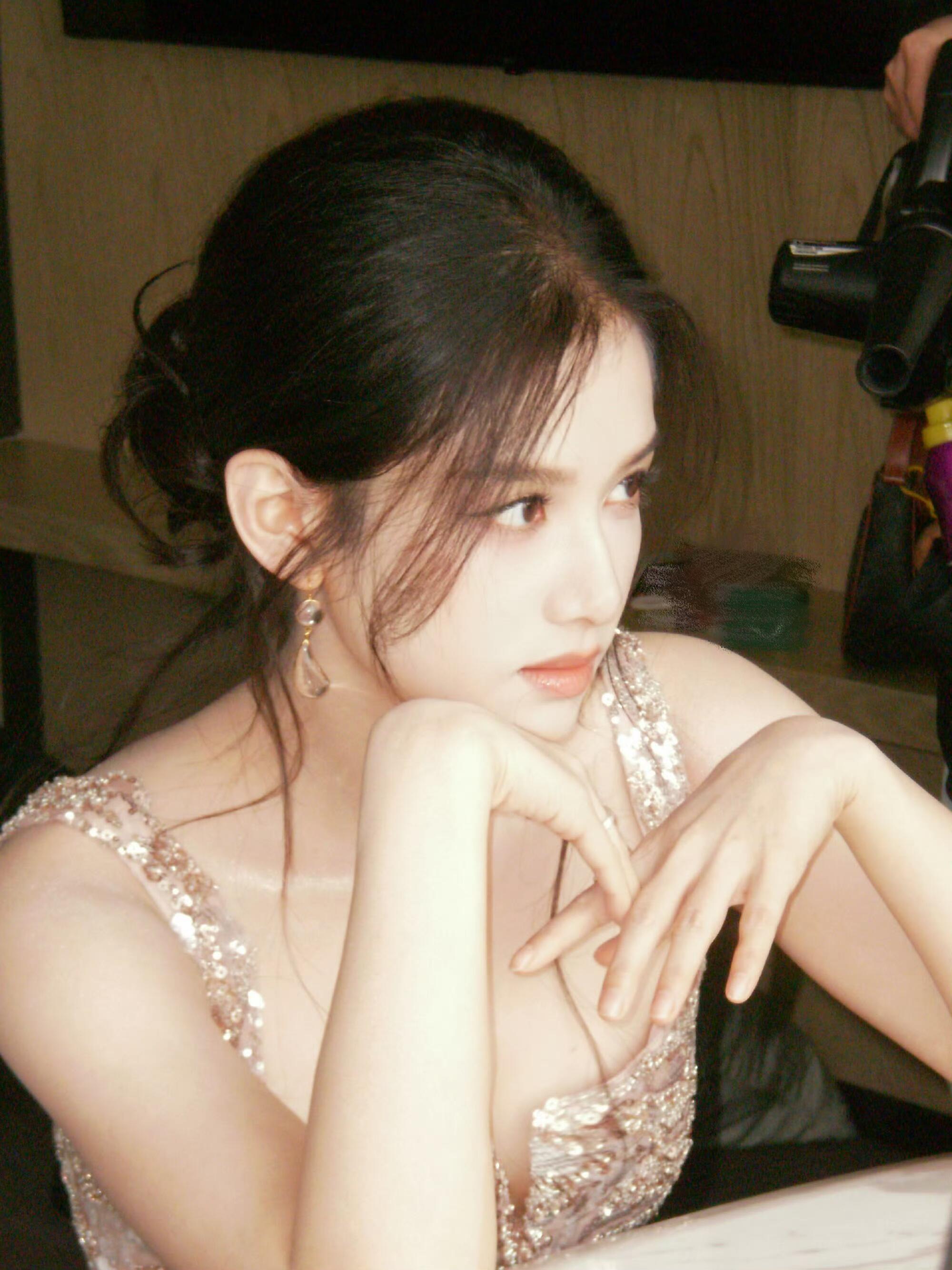 CCD直出的张婧仪👸 张婧仪 在这里干嘛呢 张婧仪 ​​​