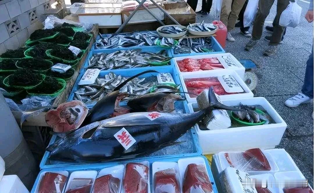 太尴尬了！日本海鲜都卖给了越南、泰国和欧美。日本媒体在报道中披露，虽然中国因日本