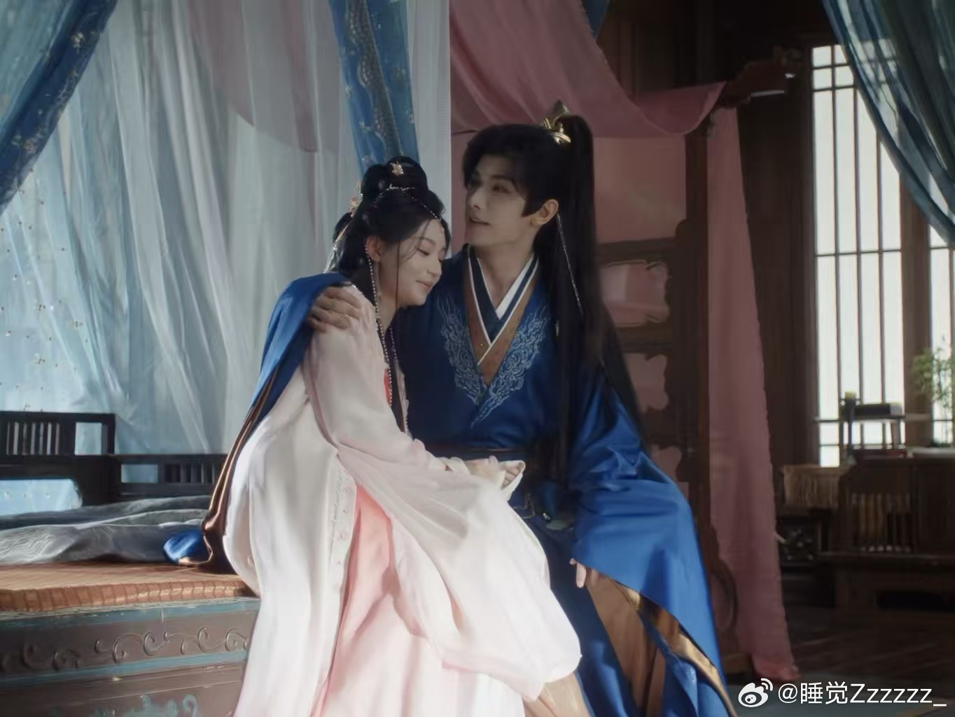 赵弈钦在阴湿腹黑赛道太权威了赵弈钦饰演的霍临川腹黑又深情，看向女主时眼神藏着侵略