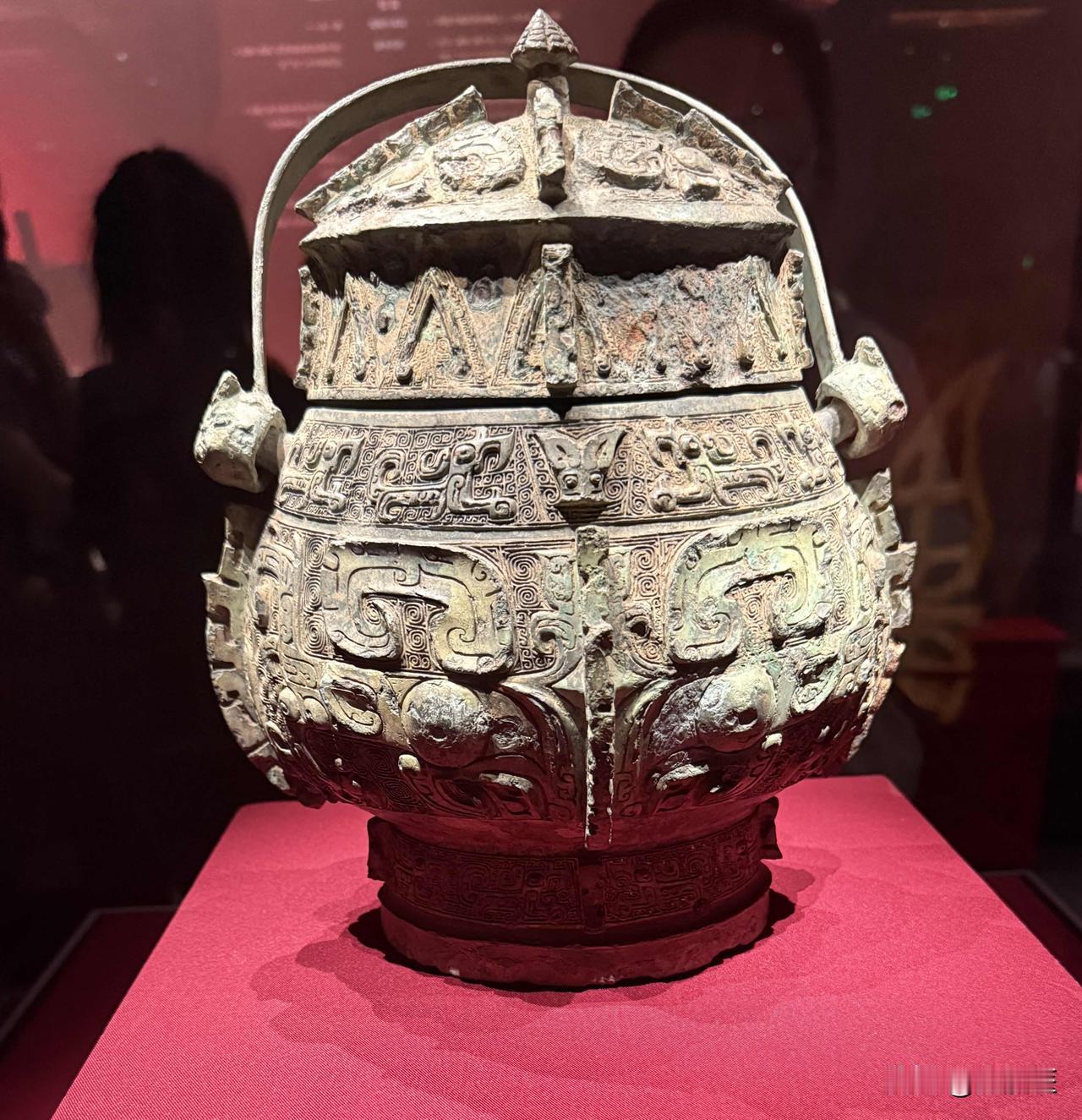 不可以不认识这个字。
商朝青铜器 前些天去大运河博物馆看《看·见殷商》，在“癸举