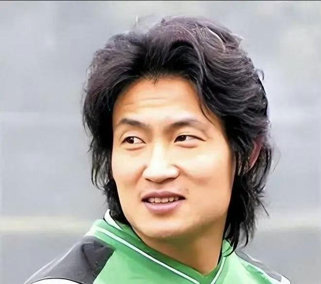 邱忠辉：老伙计，看见我送外卖别惊讶，我现在一天跑个三四百块，心里踏实，也不觉得丢