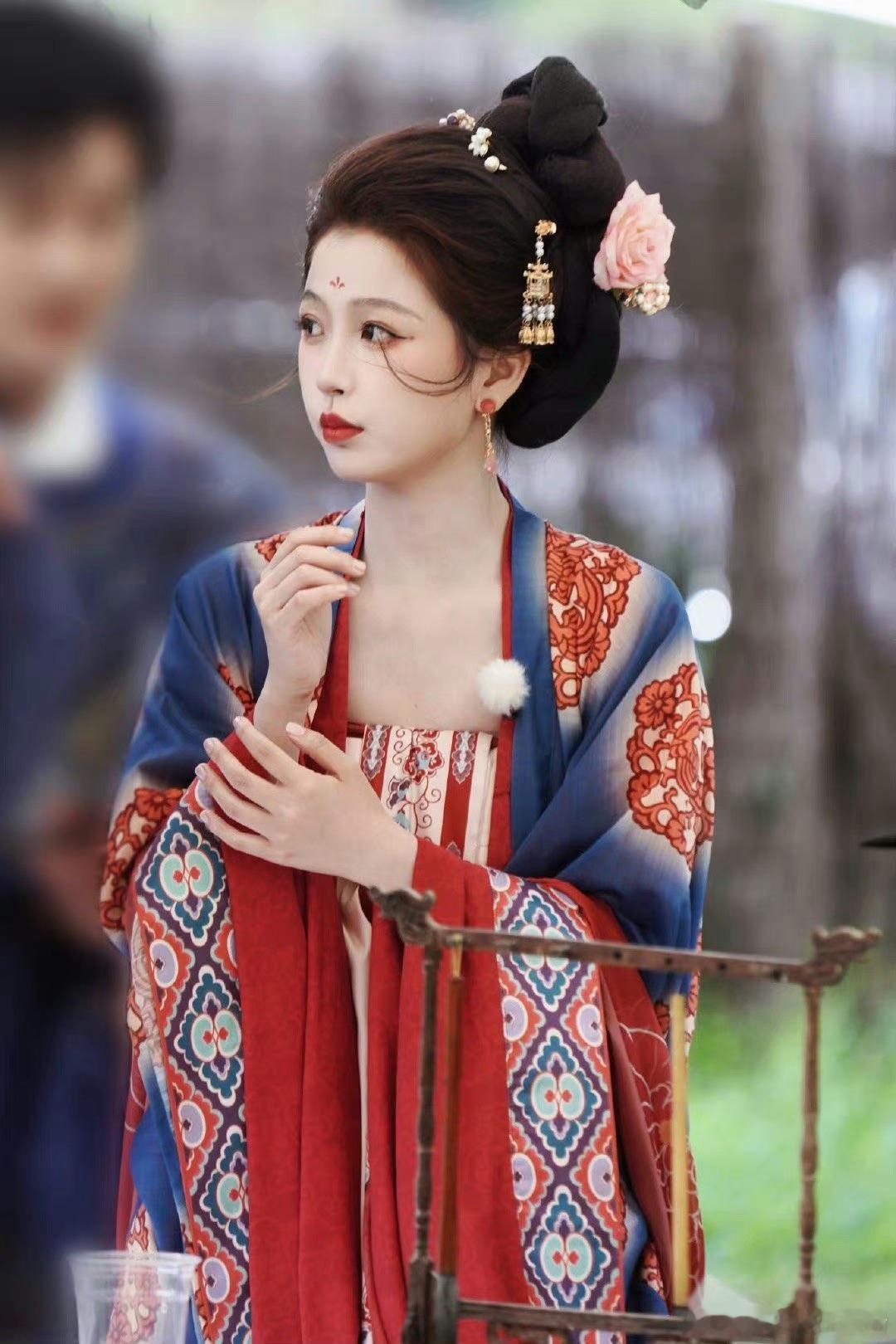 虞书欣是谁的兰花娘子🥺🥺🥺美丽矜贵，难得一见的唐装欣欣～💗 ​​​