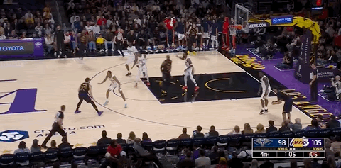 越难越进，东契奇后撤步三分杀死比赛，湖人领先10分，最后1分钟了。
感谢斯玛特，