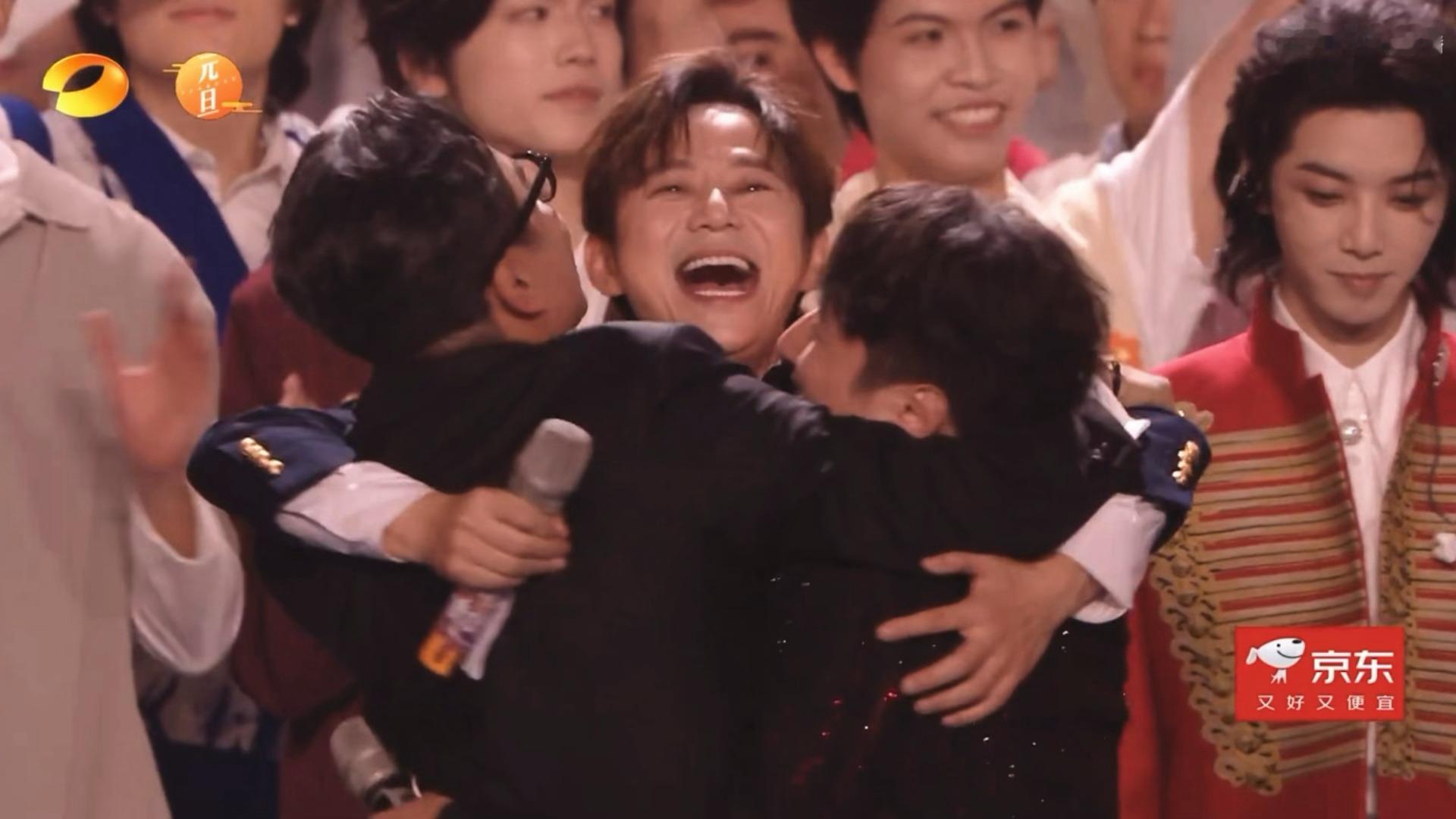 叔叔们 我们是彼此的老伙计了 