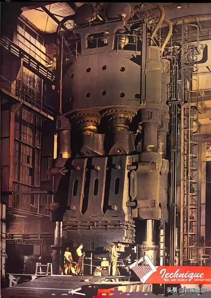 二战时德国的工业实力确实可怕，就说这台三万吨的“施罗曼闭模压力机”，它可是当时世