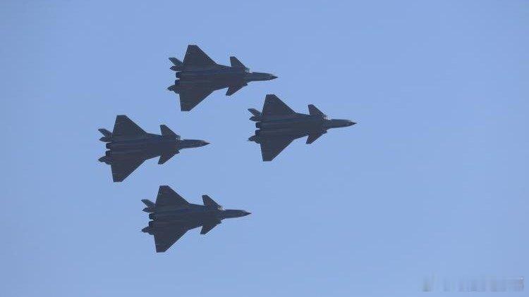 凤凰新闻【外国智库惊呼4年后中国或有千架歼-20，专家：低估了】英国皇家联合军种