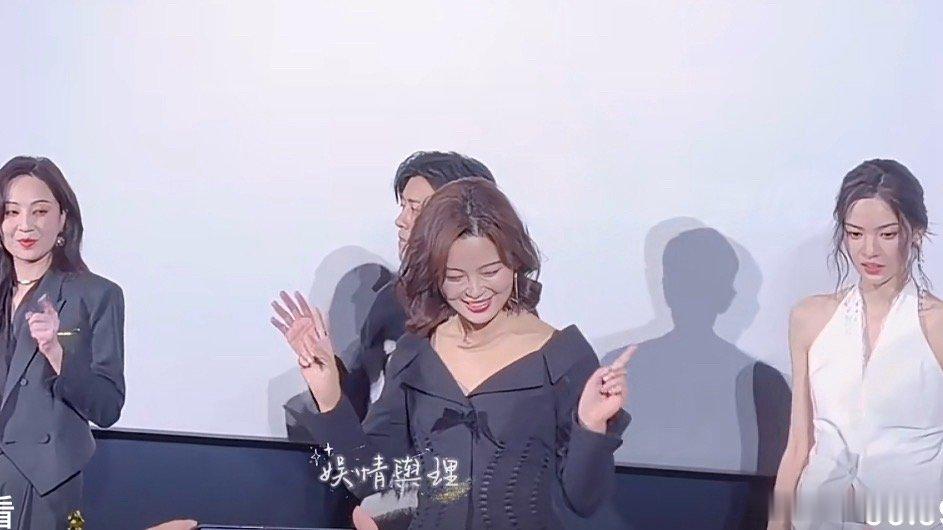 辛芷蕾看似在跳舞其实是没招了辛芷蕾：这舞我跳的可太难看了，但我得忍着 