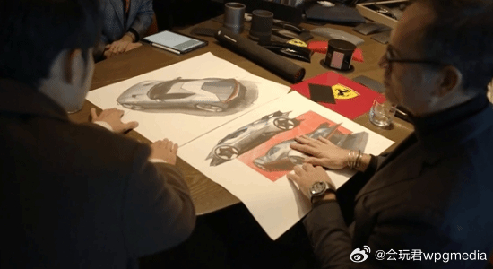 周杰伦现身意大利摩德纳近日，乐坛巨星、法拉利家族挚友周杰伦现身意大利摩德纳，与法