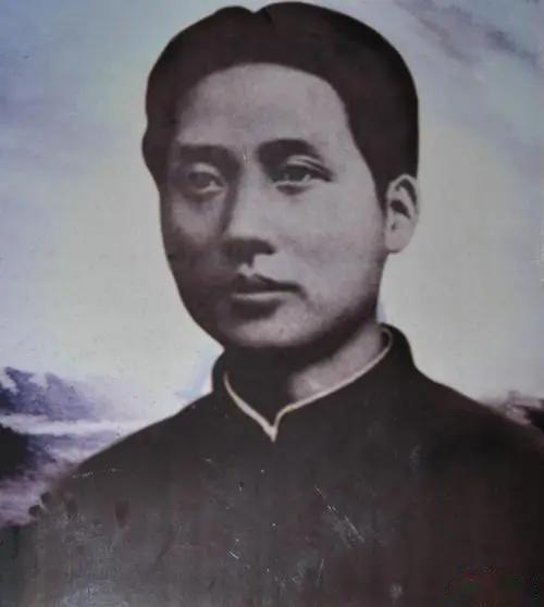1927年8月7日，毛主席做出著名论断“政权是由枪杆子中取得的！”

1927年
