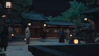 侯爷：幸好他提了灯笼，不然我不知道打哪哈哈哈 ​​​