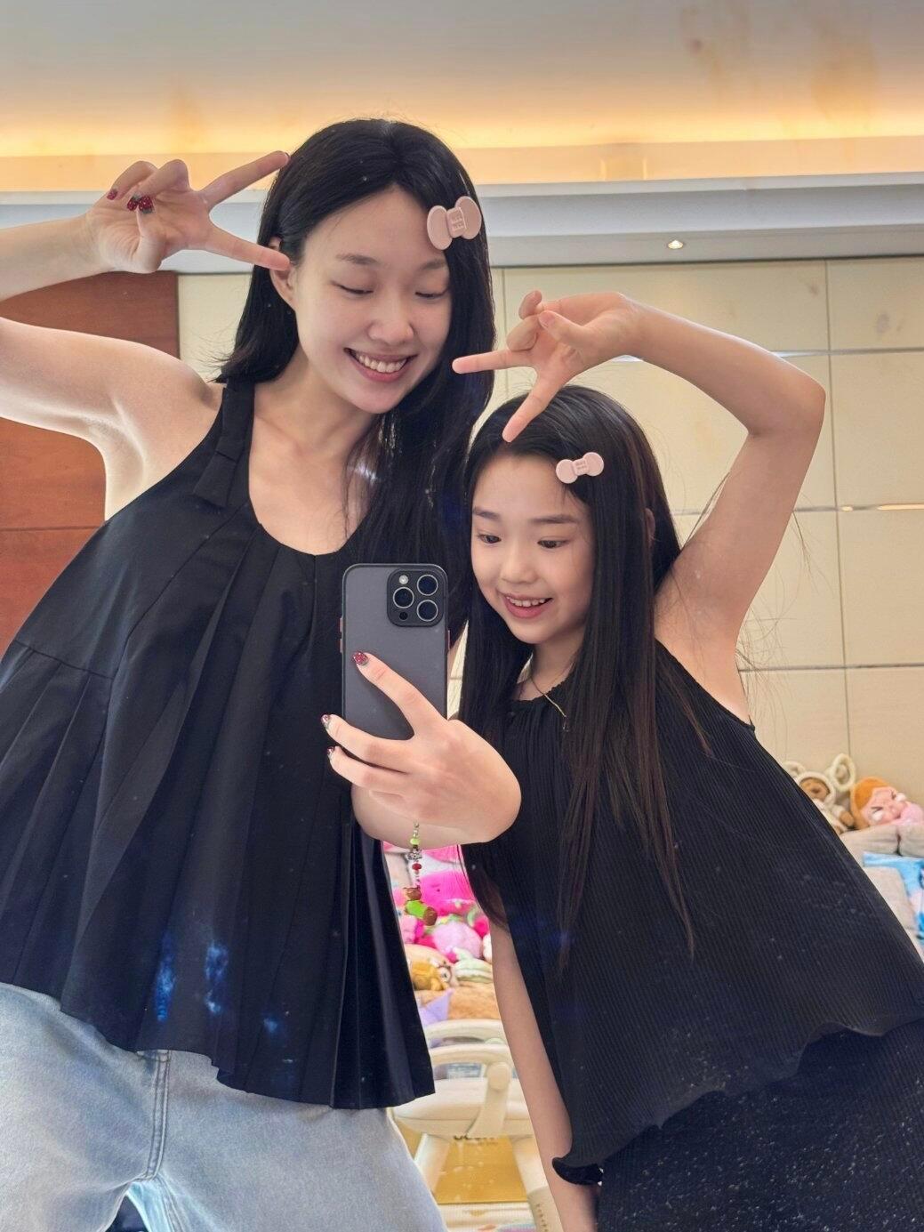 管乐和小酒窝同框之后发现她们俩真的有点像哎[喵喵] ​​​