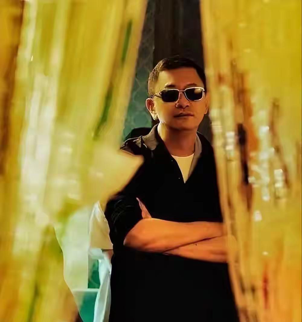 “录音门”有个疑点，为什么古二不一次性全部发出来，而是一段一段慢慢发。这样搞，不