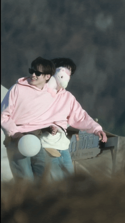 内娱综艺又给嘉宾上新手段了要不给张新成钟辰乐报工伤吧张新成和钟辰乐的默契度有没有