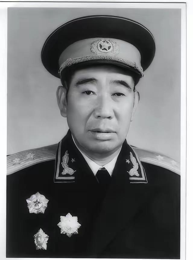 1955年授衔前，杨国夫自己估摸着能评个少将就不错了。可结果一公布，他竟与多位纵