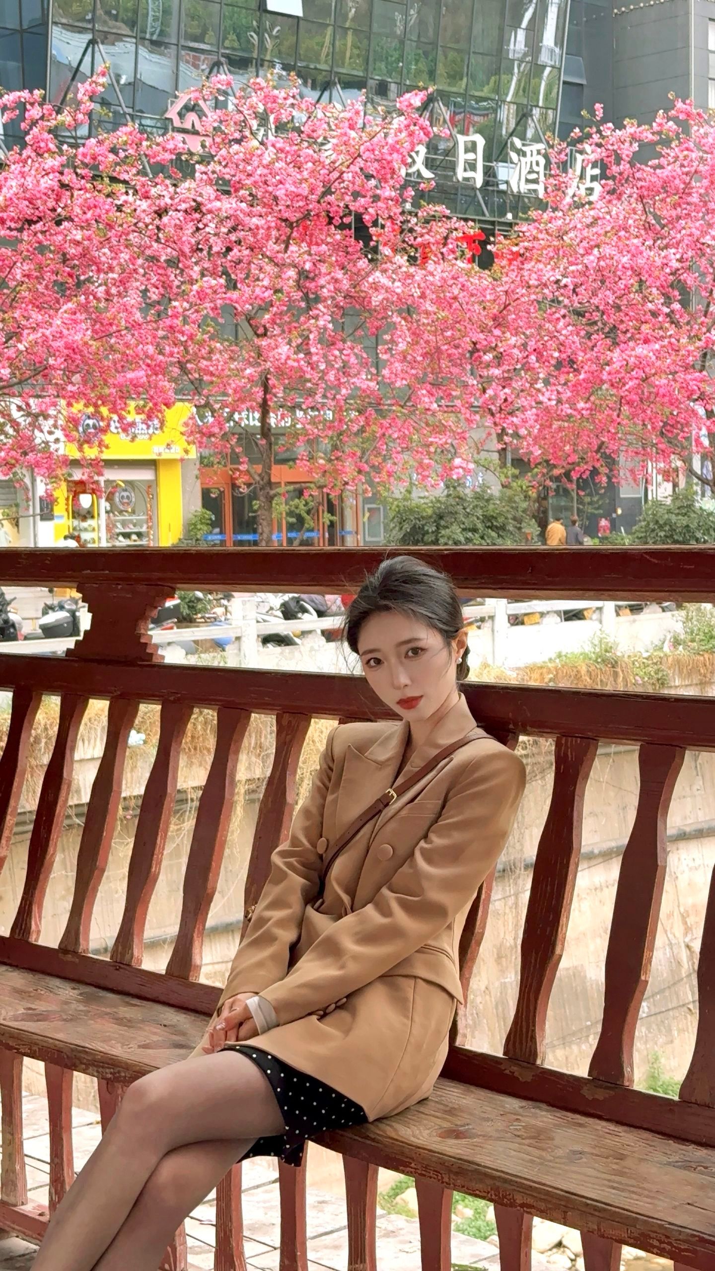 不知道  反正我的身材很曼妙 