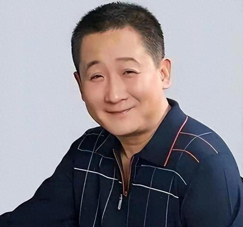 2001年，哥哥猝死后留下400万债和8岁女儿，梁天在一堆欠条前坐到天亮，对嫂子