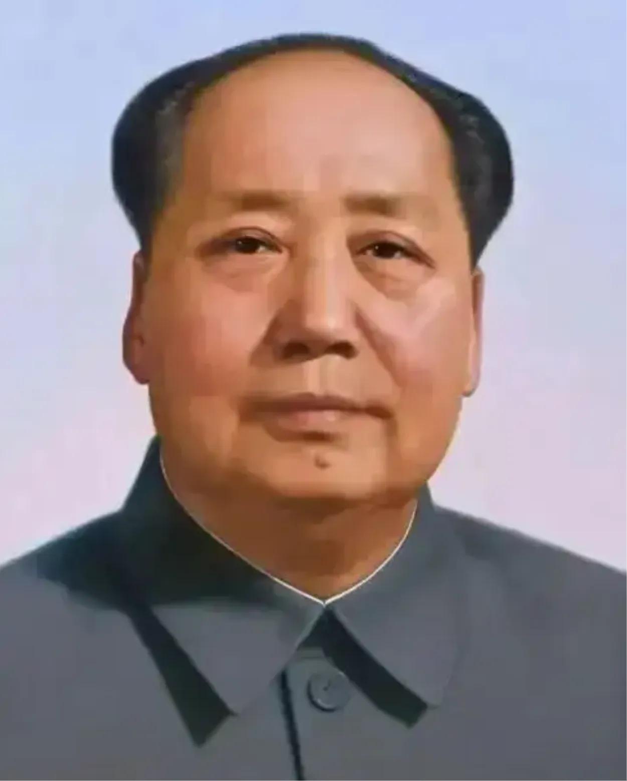 有人说：敬毛主席的人，敬的是民族脊梁，守的是做人本心，坏不了根；诋毁毛主席的人，