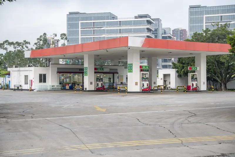 加满一箱油花了200元，加油站又让我参加活动，我毫不犹豫的拒绝了，后来想想自己的