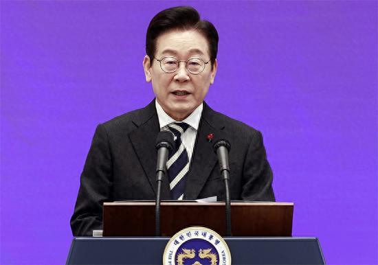 韩国总统李在明表态了，中日两边都不站！
 
12月3日，在中日局势紧张的当口，李