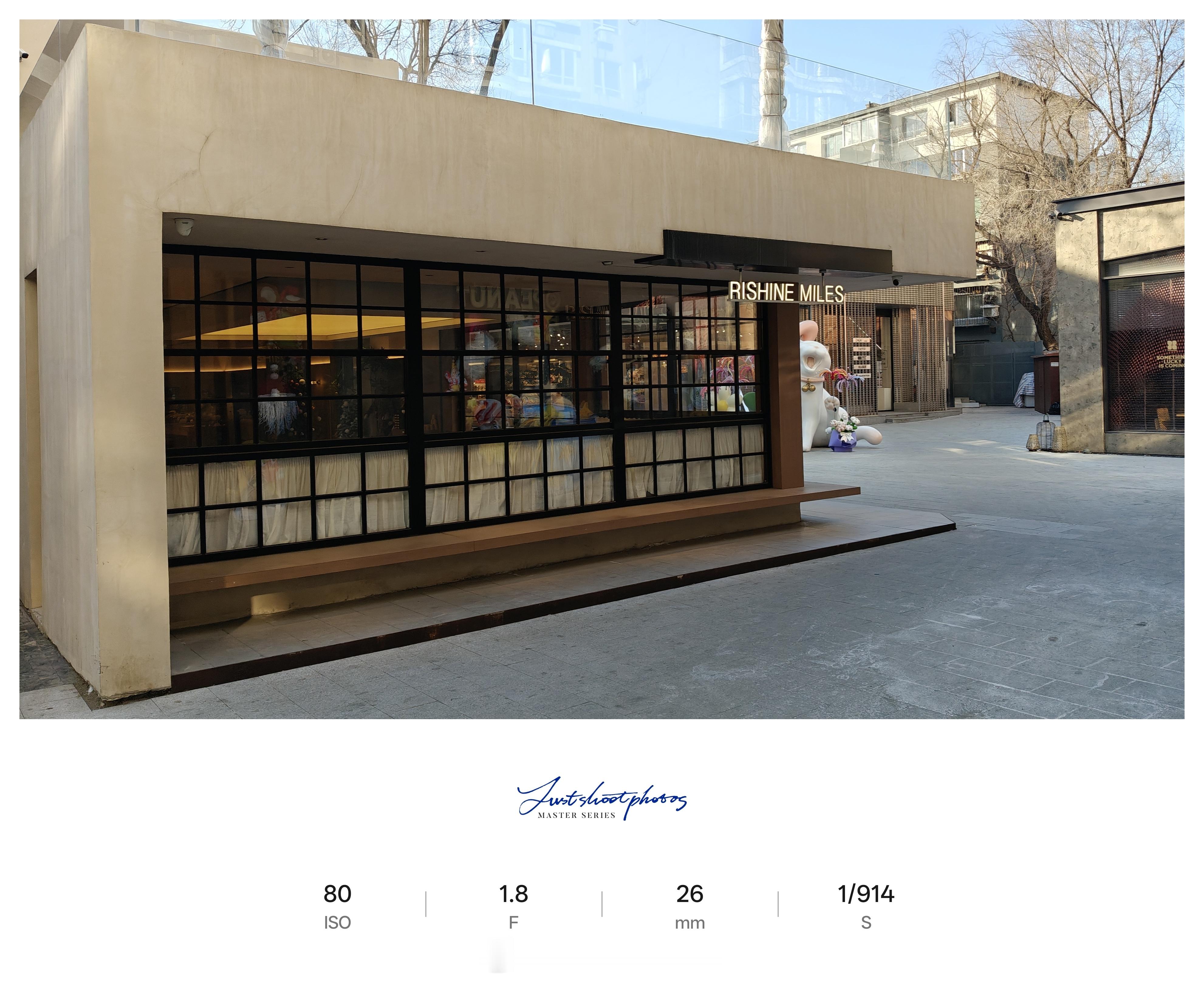 好几个月没去日晒七里了，2026年第一家咖啡店，还是去了它家，依旧是那个熟悉的味