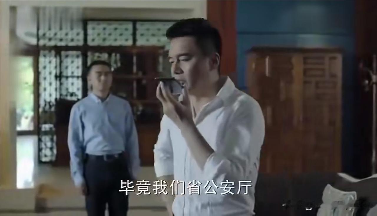 祁同伟如此忌惮李达康，是因为李达康是汉东省委常委兼京州市委书记。
但真顶起牛来，