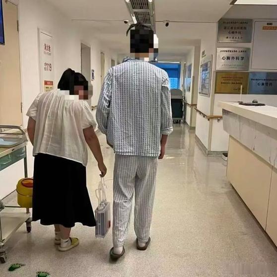 当然，科学预防也非常重要。“高危人群在日常生活中，还要避免剧烈运动和过度劳累，尤